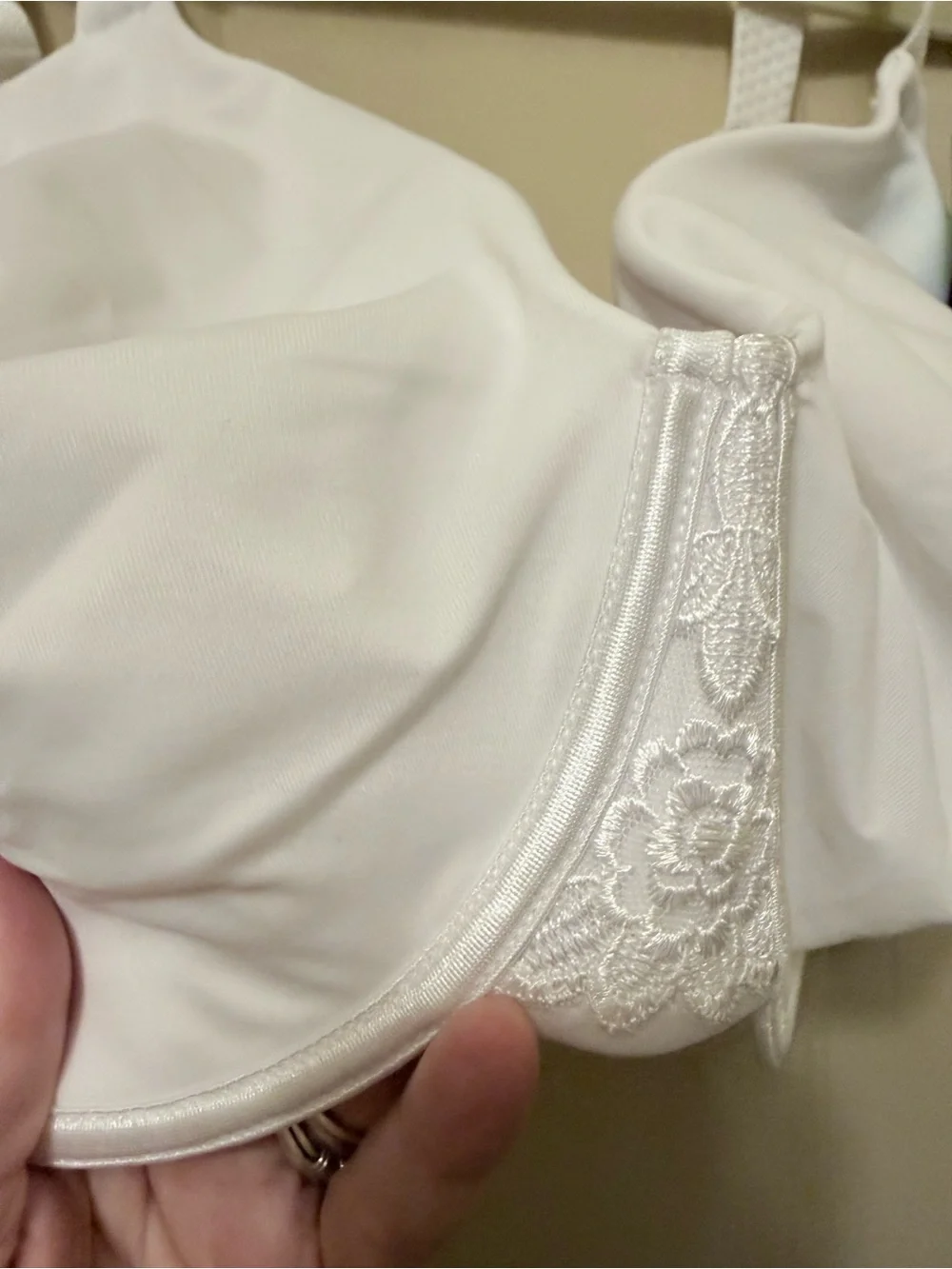 Vanity Fair Beauty Back Minimizer Bra in Star White  Size 36 H